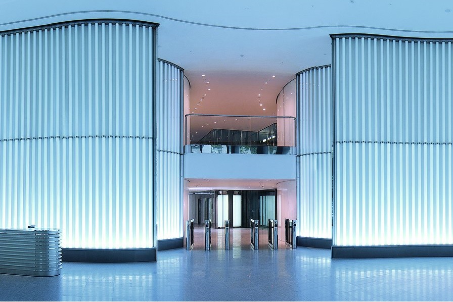 fachada-de-vidro-channel-glass-azul-fachada-estrutural-curva-pilkington-profilit-01